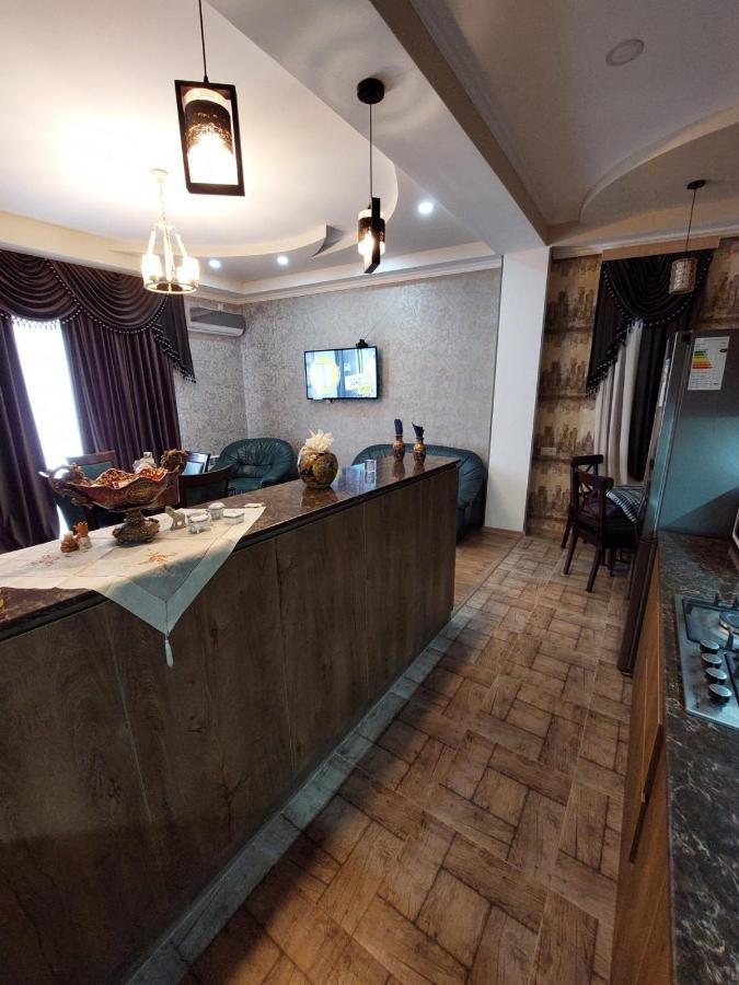 Avto'S Apartment In The Centre Of Kutaisi Exterior photo